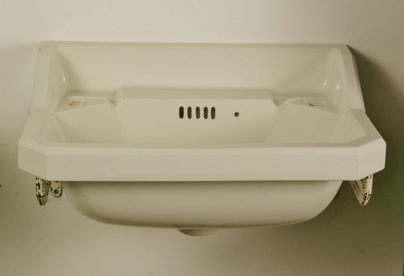 Basin on Brackets Mongers