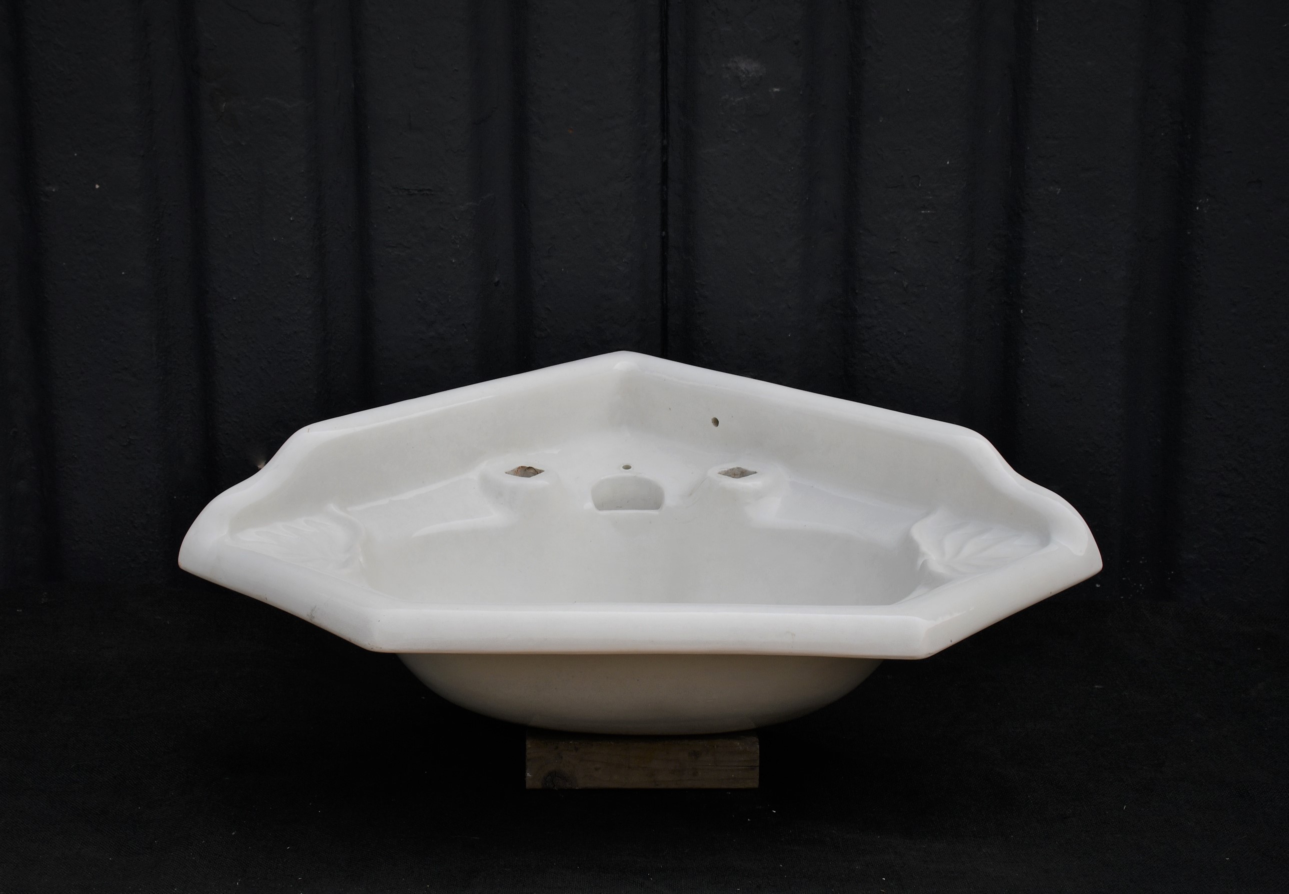 Corner Basin Sink Mongers