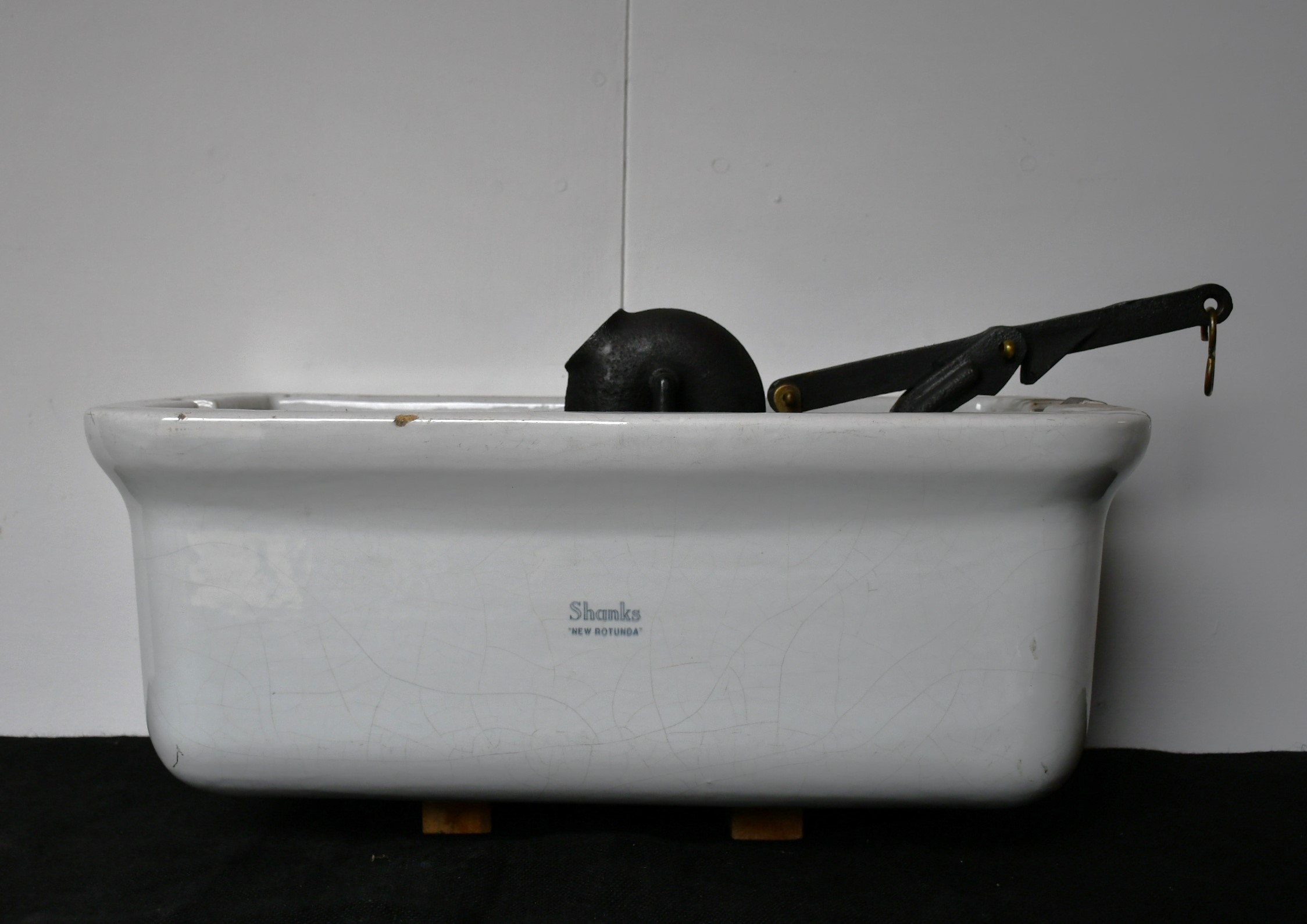 Antique Cisterns | Mongers