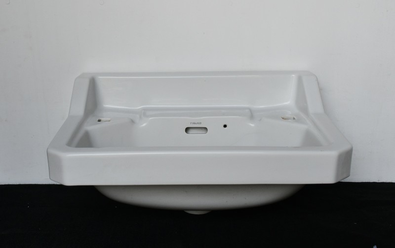 Pyramid Cut Corner Basin