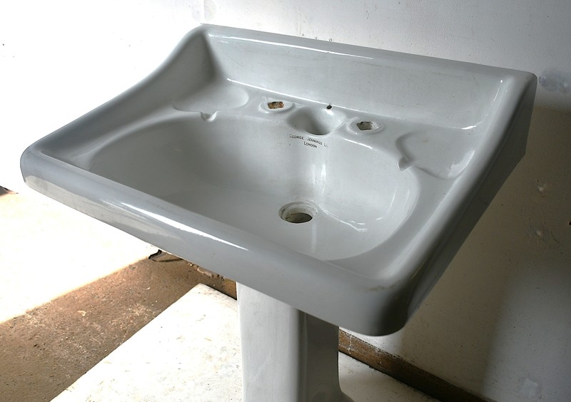 George Jennings Roll Edged Basin on Pedestal