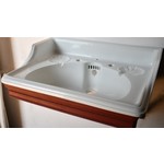 Bolding Roll Edge Basin on Cast Bracket