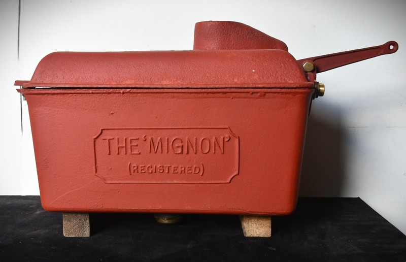 Mignon Cast Cistern
