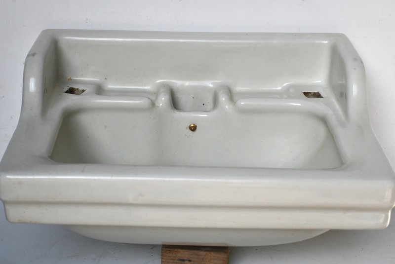 Small Fireclay Basin